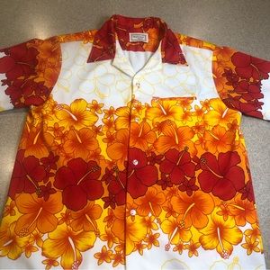 Large Vintage Maluna Hawaii button shirt. Poly